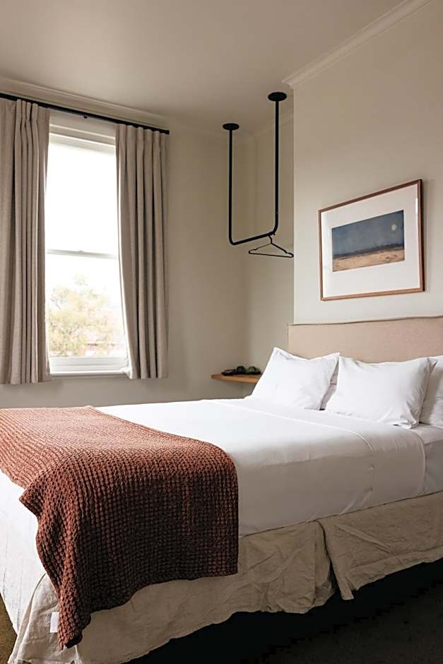 Naughtons Hotel