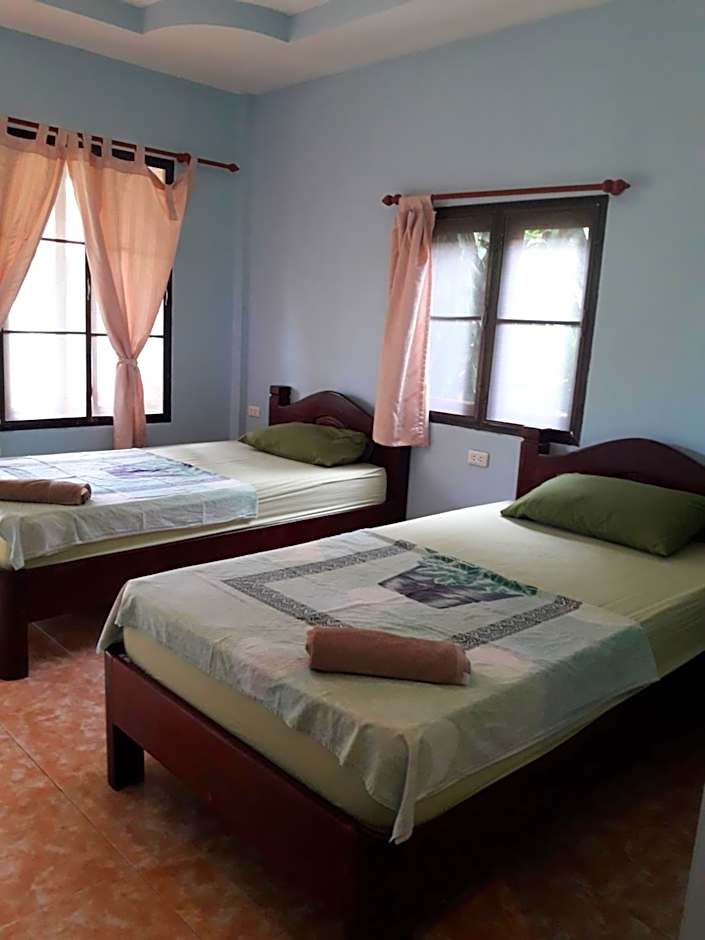 Jungle Hut Bungalows & Hotel