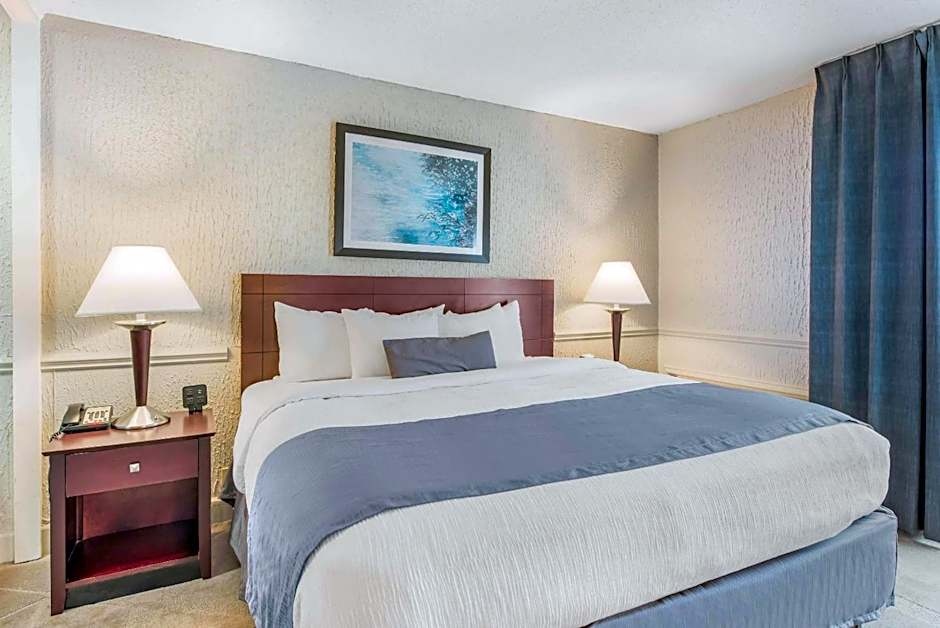 The Blu Hotel Blue Ash Cincinnati, an Ascend Collection Hotel