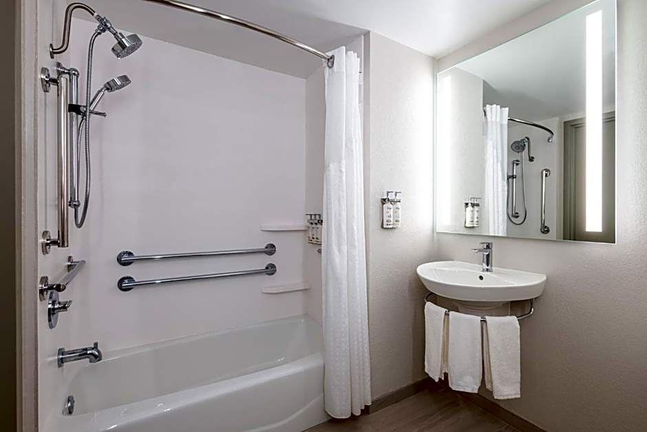 Holiday Inn Express Hotel & Suites Jackson - Flowood By IHG