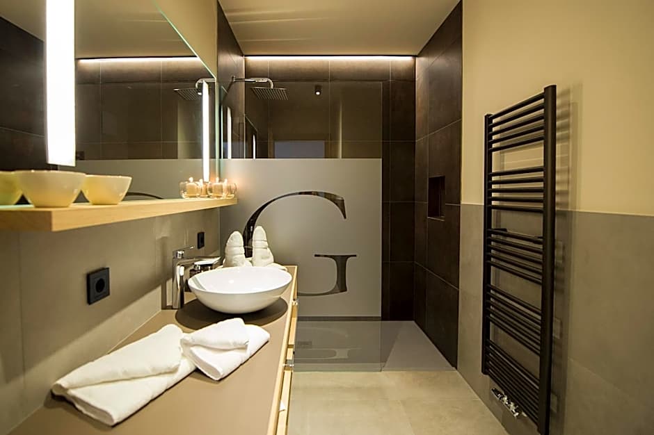 Haus Gregori Modern & Central Stay in Vineyard with Rooftop & Served Breakfast