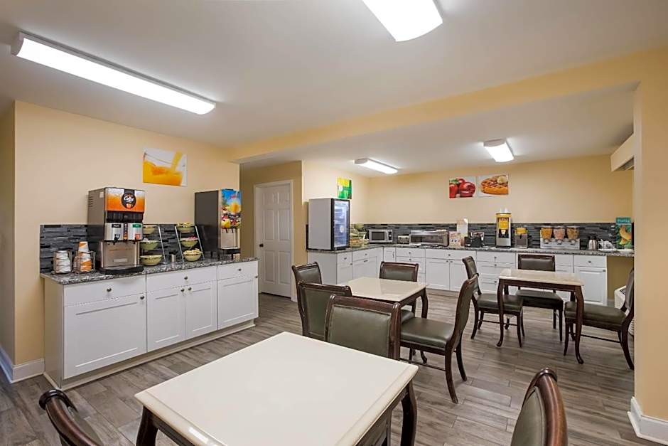 Quality Inn & Suites Greensboro near Lake Oconee