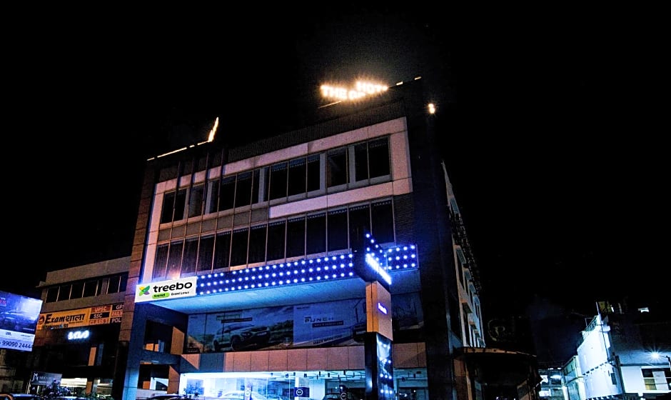 Treebo Grand Lotus - 3 Km From Textile Market