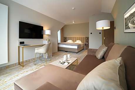 Standard Plus Studio with Sauna - Five Seasons Two