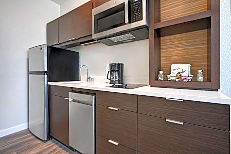 Studio with Two Queen Beds - Hearing Accessible