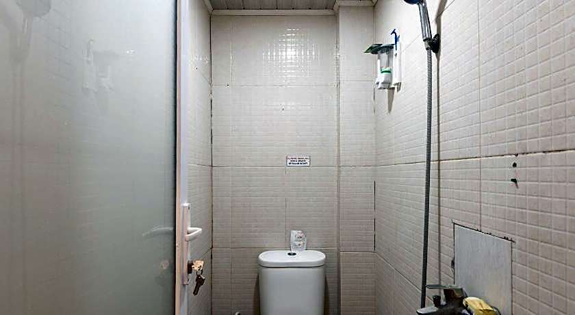RedDoorz Syariah near Mall Of Serang