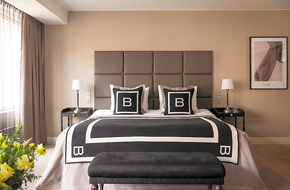Photo 1 of 8 of Suite