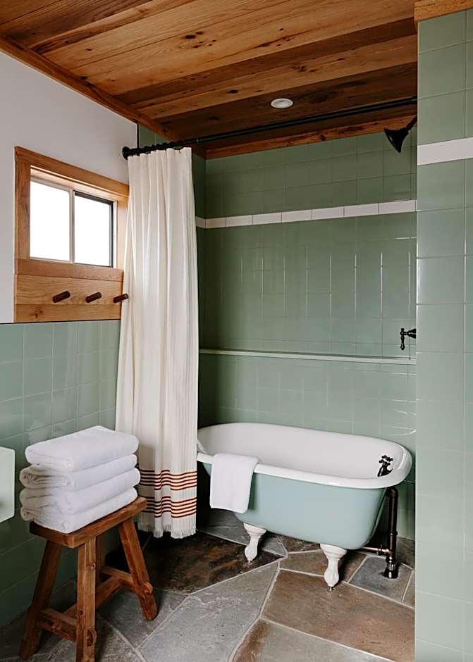 Daunts Albatross Motel
