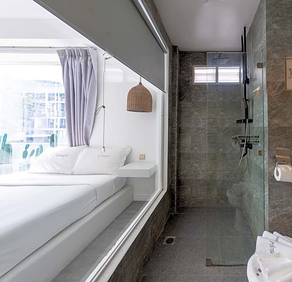 Meow Cat Cafe & Hotel