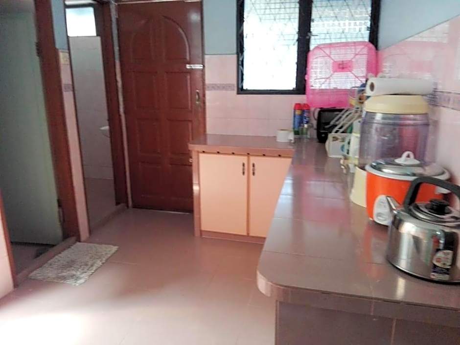 Idaman guesthouse Malay FAMILY ONLY