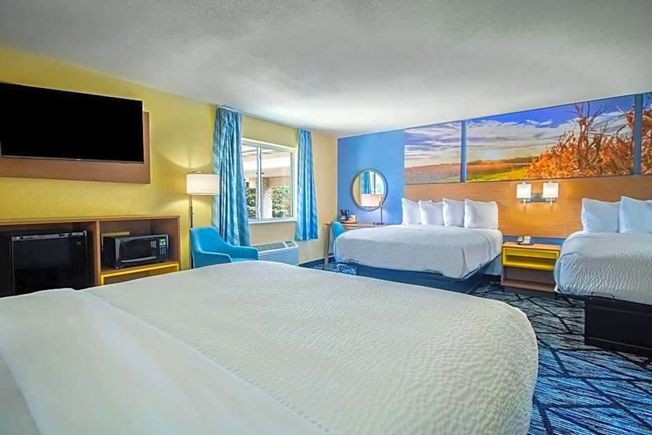 Days Inn by Wyndham Evansdale Waterloo