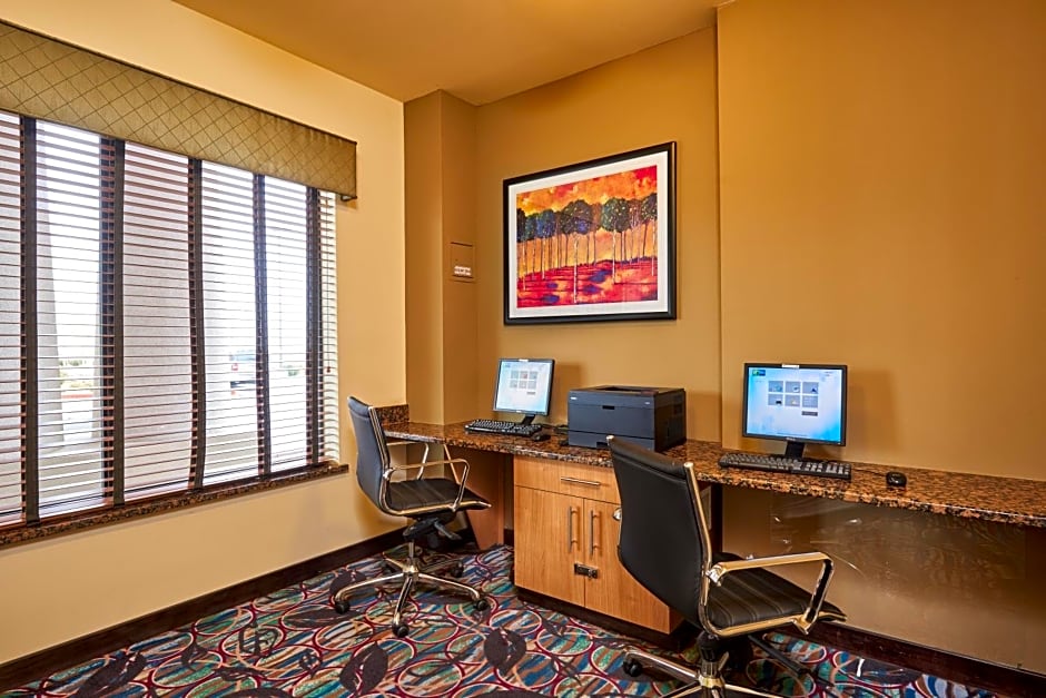 Holiday Inn Express & Suites El Paso Airport By IHG