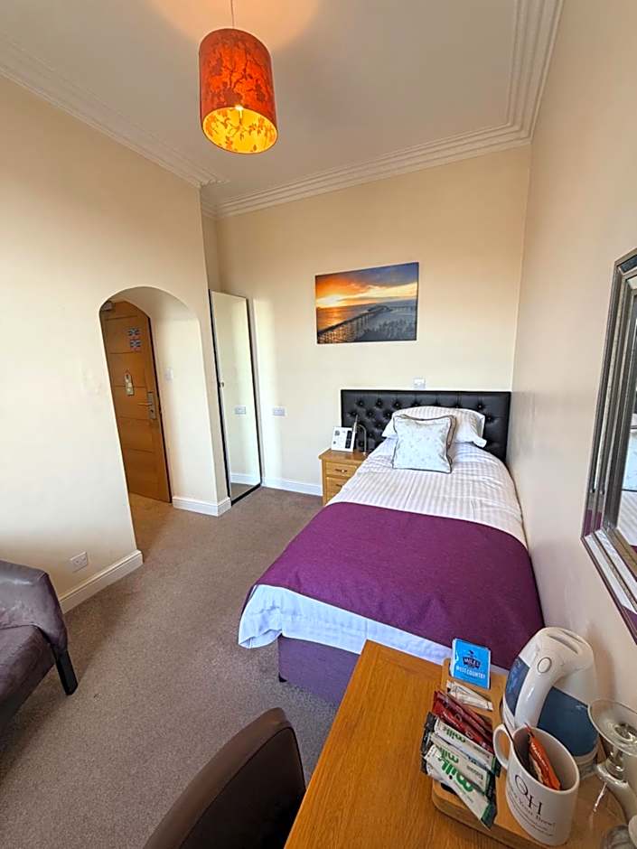 Queenswood Hotel