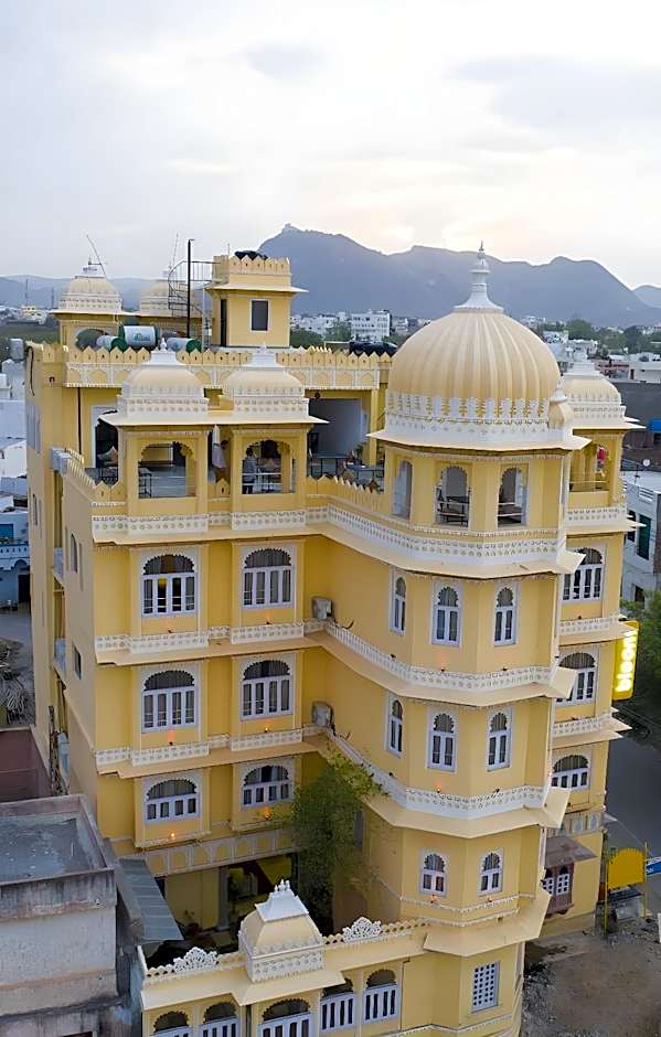 Bloom Boutique I Lake Pichola