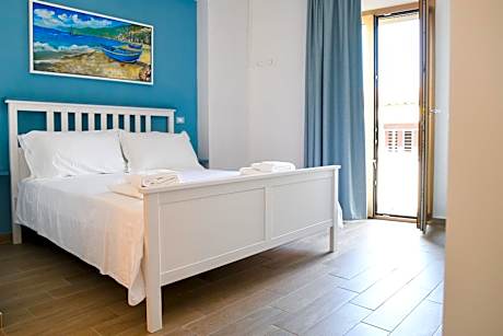Deluxe Double Room with Balcony and Sea View