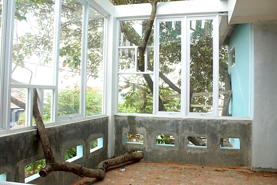 Guesthouse Putri Griya Fikarda by ZUZU