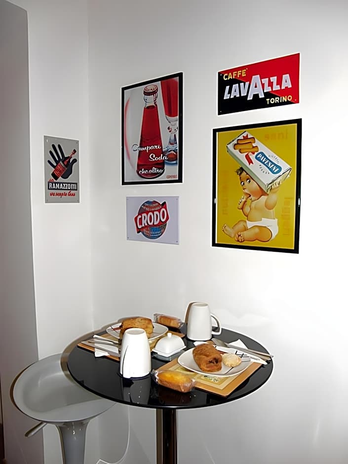 Breakfast In Bed – Rome