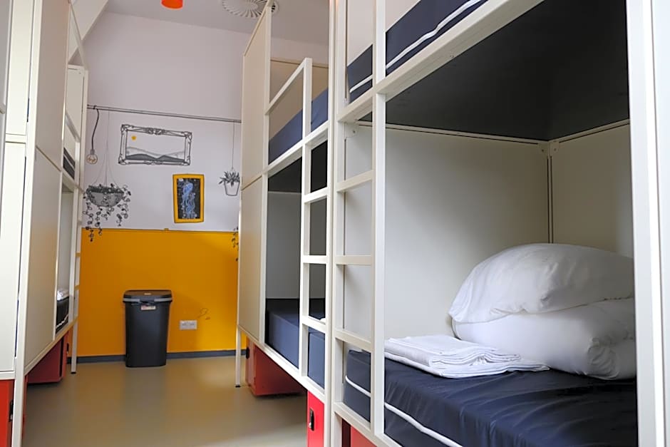 Hostel & Bar De Basis