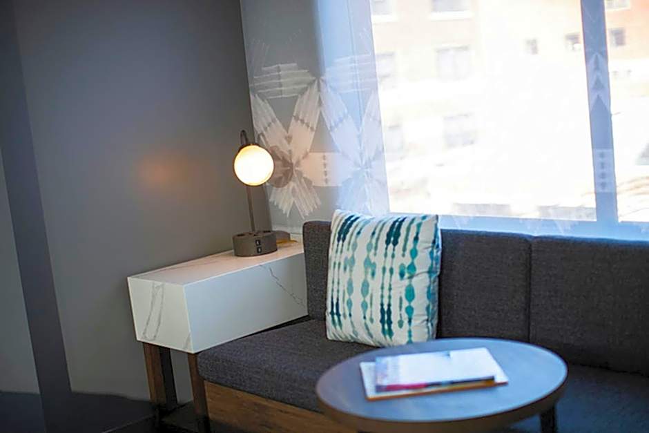 The Baronette Renaissance by Marriott Detroit-Novi Hotel