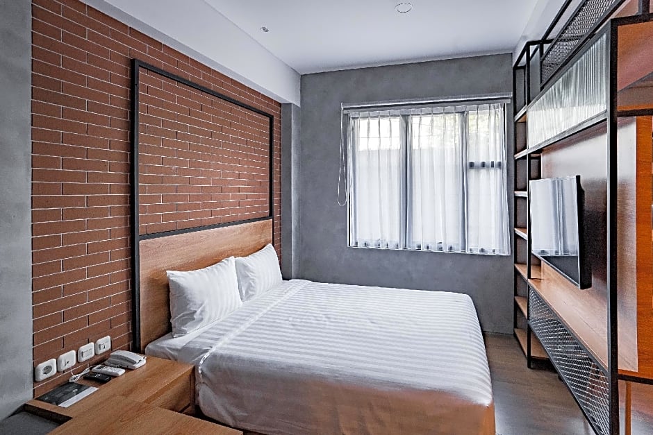 LOA LIVING Solo Baru