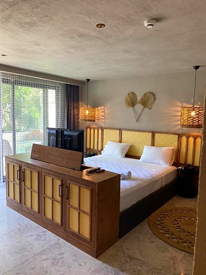 Icon Beach Suites Hotel Sovalye Island