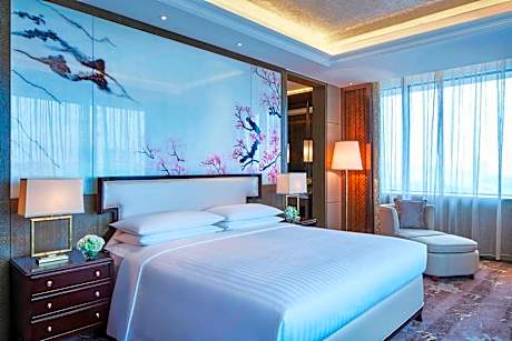 executive level, 1 bedroom presidential suite, 1 king, city view, high floor