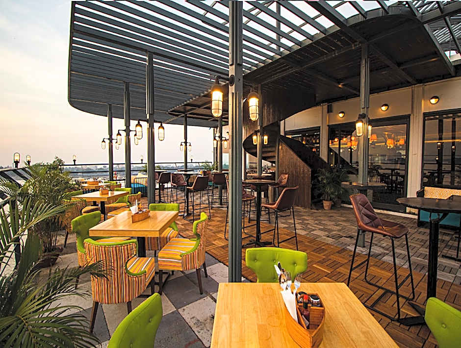 Polo Floatel Kolkata