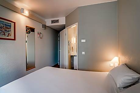 Double - Standard room with 1 bed, for 1 or 2 p ersons