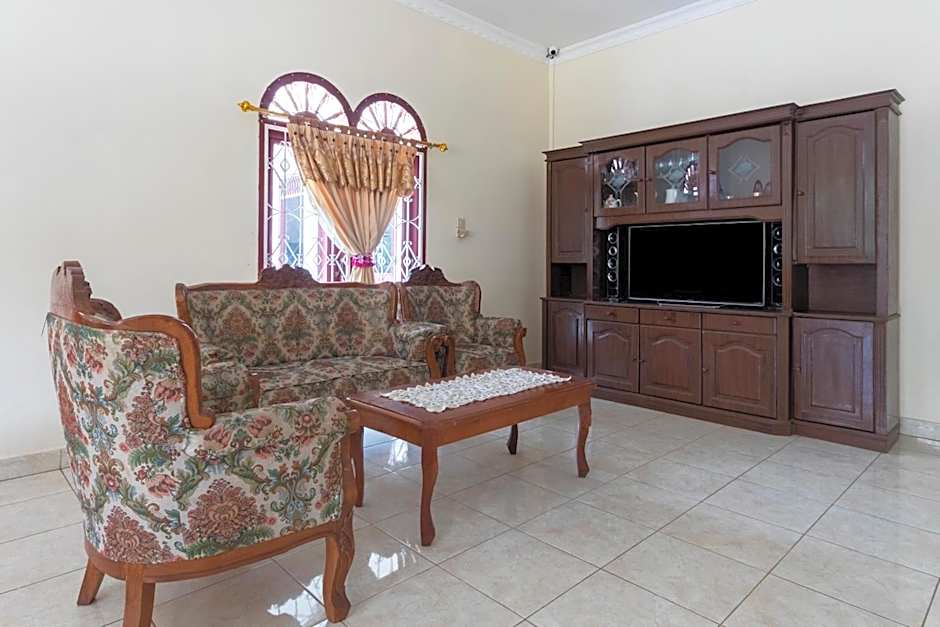 RedDoorz at Samuel Homestay Pematangsiantar