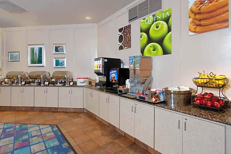 La Quinta Inn & Suites by Wyndham Secaucus Meadowlands