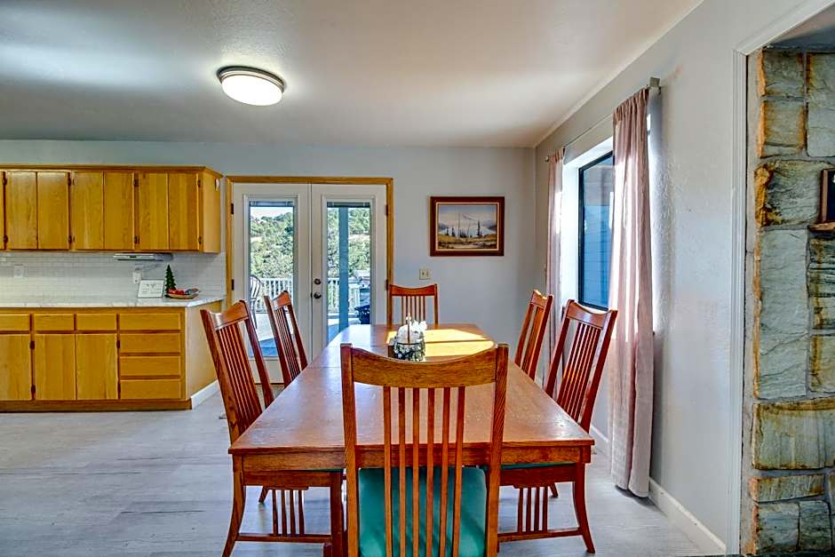 Eagar Vacation Rental Home with Spacious Deck!