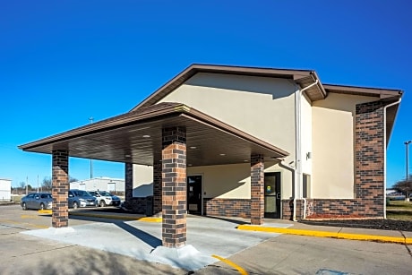 Quality Inn Galesburg near US Highway 34 and I-74