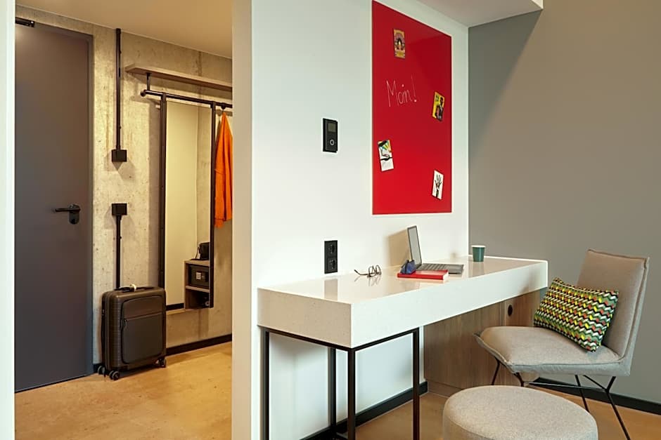 REVERB by Hard Rock Hamburg