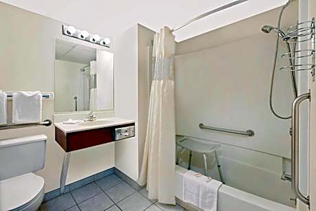 Deluxe Queen Room - Disability Access/Non-Smoking