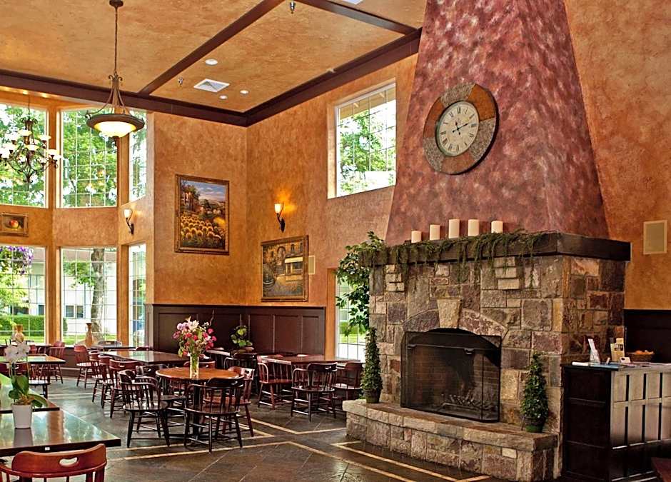 Silverton Inn & Suites