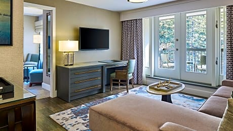 Grand King Suite with Mountain View