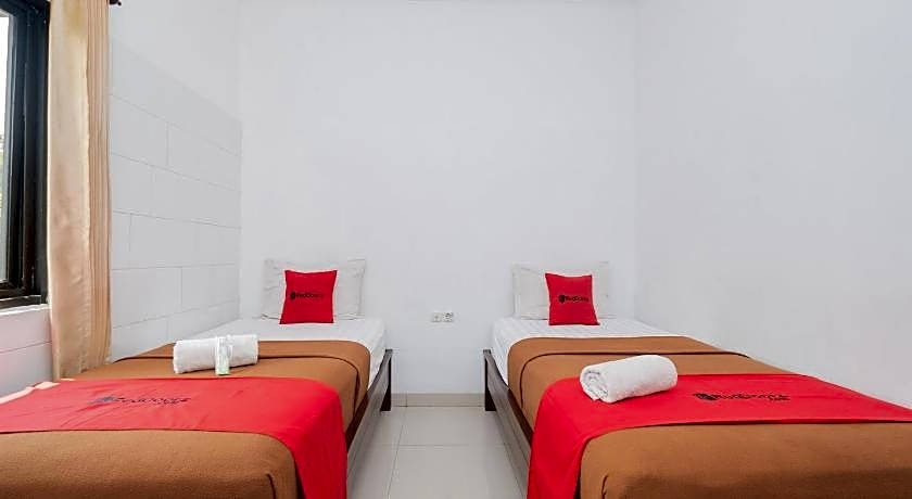 RedDoorz near Jawa Timur Park 3