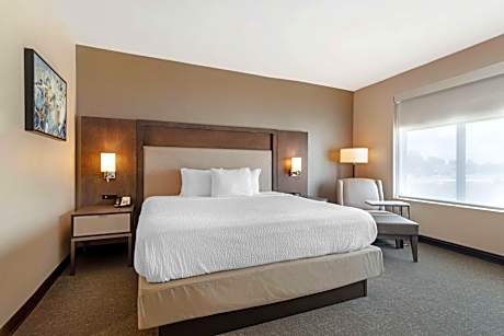 King Room with Mobility Accessible Tub and Kitchenette