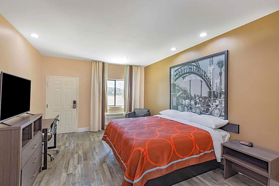 Super 8 by Wyndham Houston NW Beltway 8