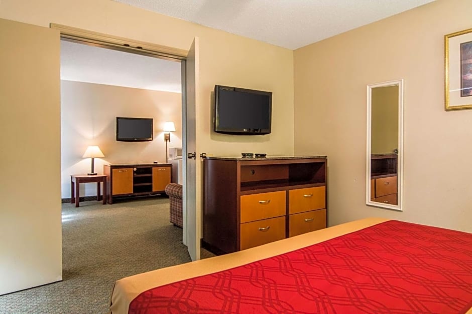 Econo Lodge Inn & Suites Conference Center Dublin