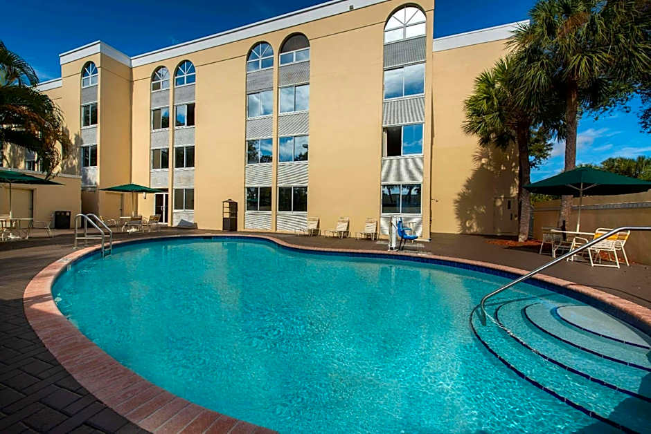 La Quinta Inn & Suites by Wyndham Deerfield Beach I-95