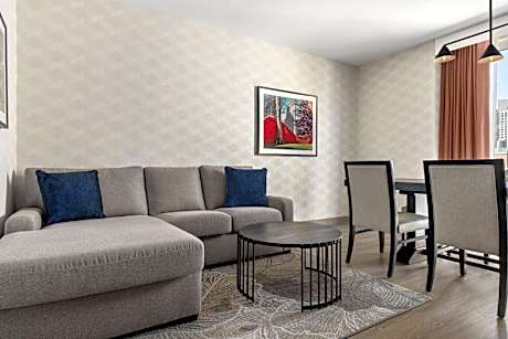 1 Bedroom Executive Suite, King, Skyline View, High Floor