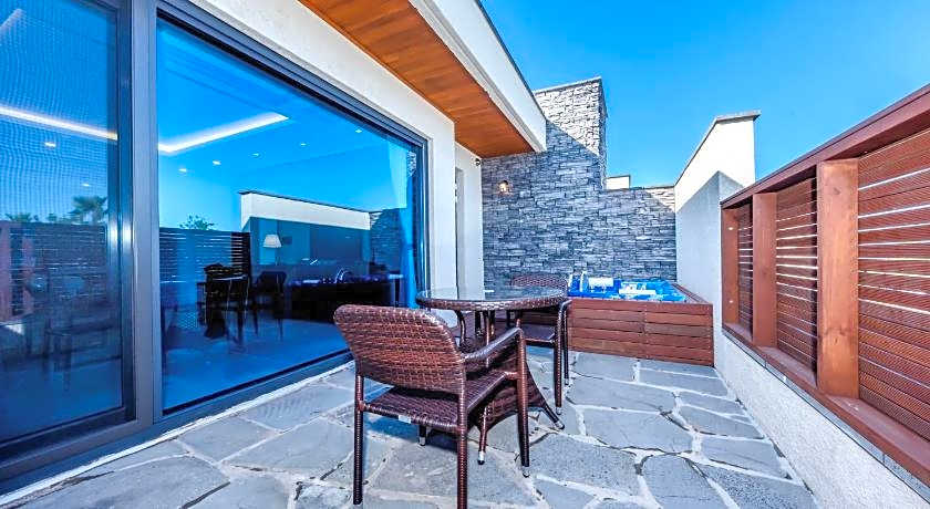 Arts Spa and Pool Villa