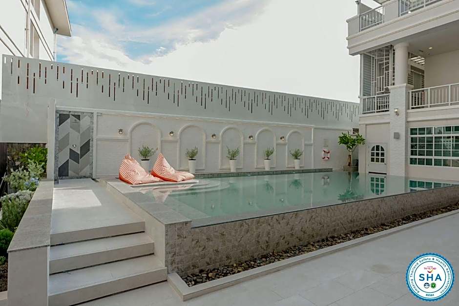 De Hug Hotel and Residence