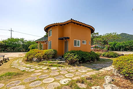Gochang Hwangto Bokbunja Pension