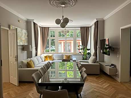 Four-Bedroom Deluxe Apartment