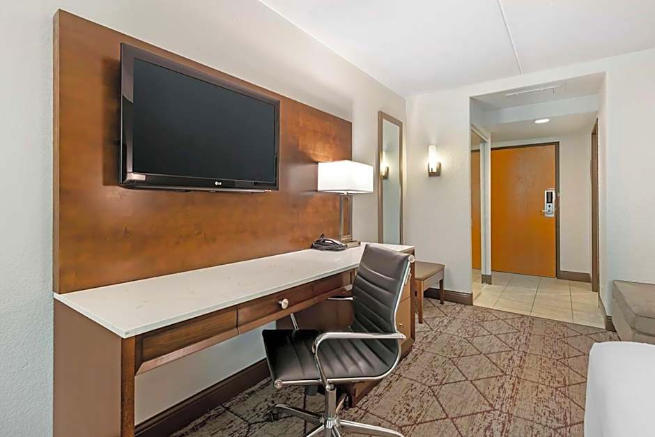 Best Western Plus Longbranch Hotel & Convention Center