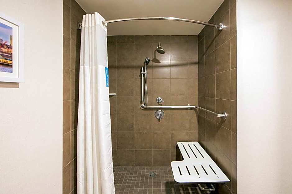 Hampton Inn By Hilton And Suites Seattle-Downtown