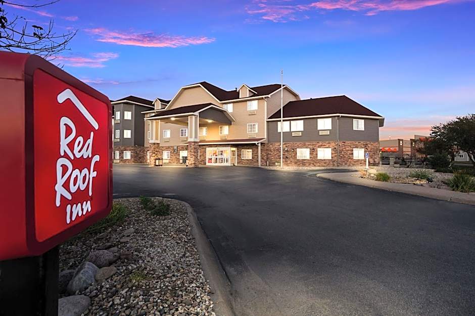 Red Roof Inn & Suites Omaha - Council Bluffs