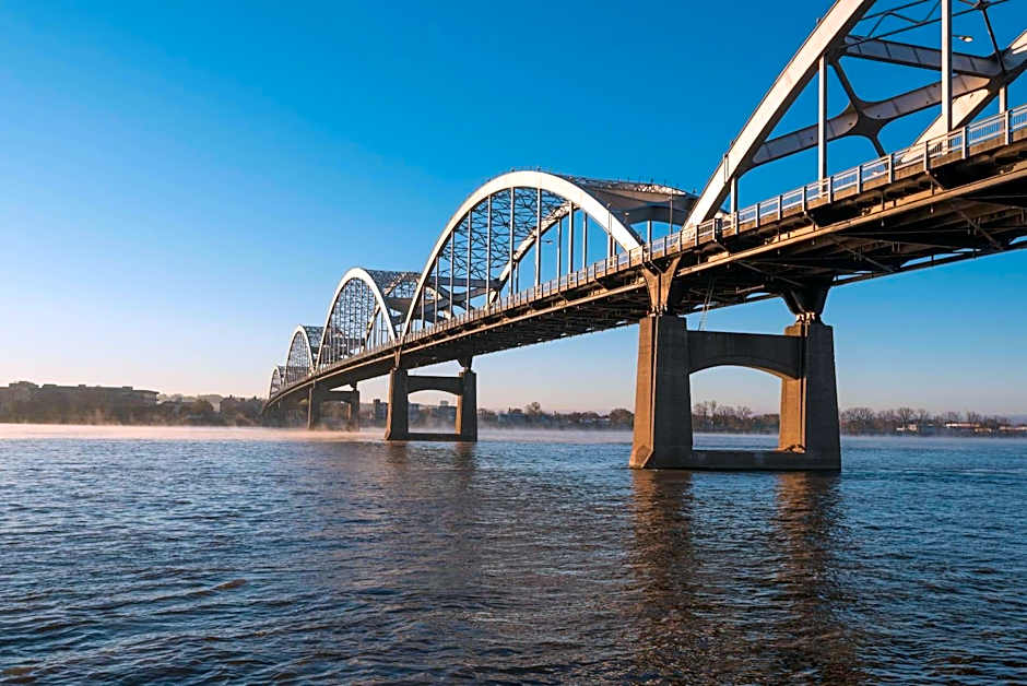 Cambria Hotel Bettendorf - Quad Cities